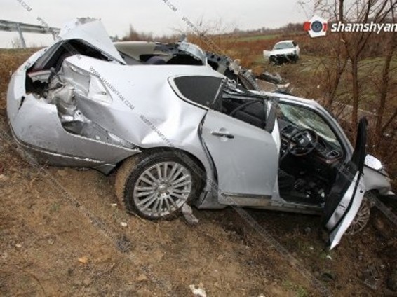 Խոշոր վթար Արարատում. BMW-ն մխրճվել է վթարված Nissan-ի մեջ. ավտոմեքենաները վերածվել են մետաղե ջարդոնի