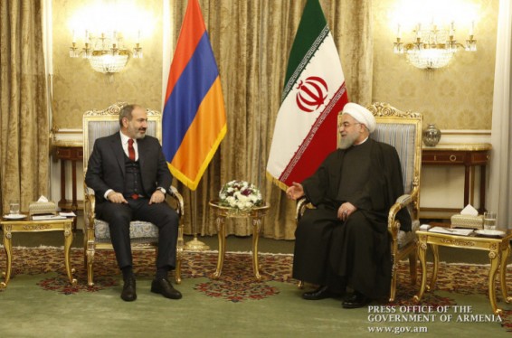 Իրանի նախագահի հետ հանդիպմանը Նիկոլ Փաշինյանն ընդգծել է, որ ՀՀ-ն բարձր է գնահատում Իրանի հավասա­րա­կշռված դիրքորոշումը ԼՂ խնդրում