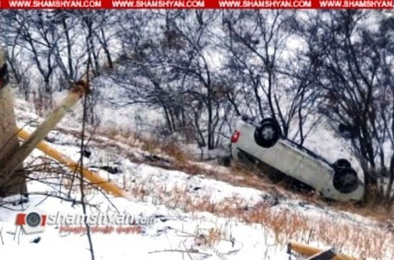 Ճանապարհի մերկասառույցի պատճառով Mazda-ն գլխիվայր հայտնվել է ձորում. կա 6 վիրավոր. shamshyan.com