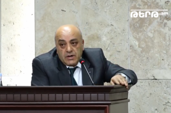 Մենք ռեկտորին մեղադրում ենք այն բանում, որ ճահիճ պետությունում համալսարանը չի բարգավաճում․ Արթուր Վաղարշյան