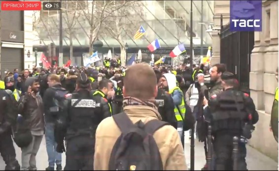 LIVE: «Желтые жилеты» призывают к новым протестам в Париже