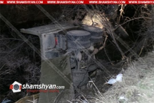 Վայոց ձորում 53-ամյա վարորդը «ԿամԱԶ»-ով բախվել է հաստաբուն ծառերին, տապալել ծառերը, և գլխիվայր շրջվելով՝ հայտնվել Արփա գետում