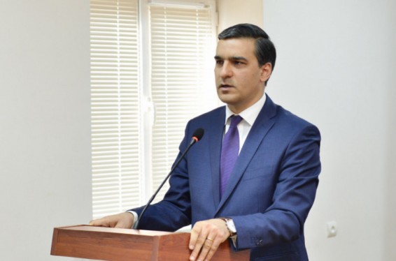 Խիստ խտրական ու անգամ ներքին թշնամանք հրահրող արտահայտություններ են. Արման Թաթոյանը՝ Հախվերդյանի և Ղուշչյանի հայտարարությունների մասին