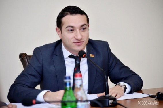 Զե՛րծ մնացեք քաղաքական մեծամասնության ներկայացուցիչներին ներկայացնել որպես սեփական կարծիք չունեցող գործիչների. Մխիթար Հայրապետյանը՝ ընդդիմությանը