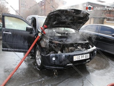 Արտակարգ դեպք Երեւանում. «Ռիո մոլ»-ի մոտ հրդեհ է բռնկվել Nissan ավտոմեքենայում