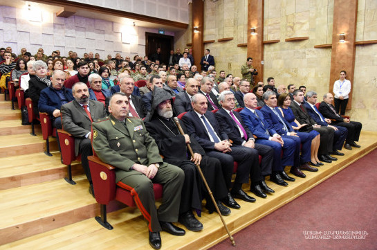 Պարգև արքեպիսկոպոս Մարտիրոսյանը և Սերժ Սարգսյանը ներկա են գտնվել սպարապետի կյանքին և գործունեությանը նվիրված հուշ երեկոյին