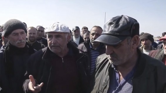 Жители села Грибоедов в Армении перекрыли автодорогу и выдвинули требование областной администрации