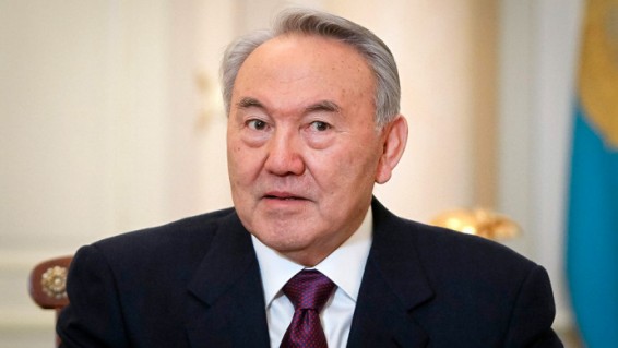 Назарбаев женщинам: Мечтайте громче