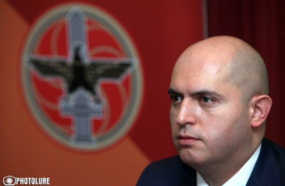 «Ես ուզում եմ, որ մենք, անկախ մեր ներքին գզվռտոցից, սոսնձված հասարակություն մնանք՝ առնվազն ազգային անվտանգության խնդիրների շուրջ». Արմեն Աշոտյան