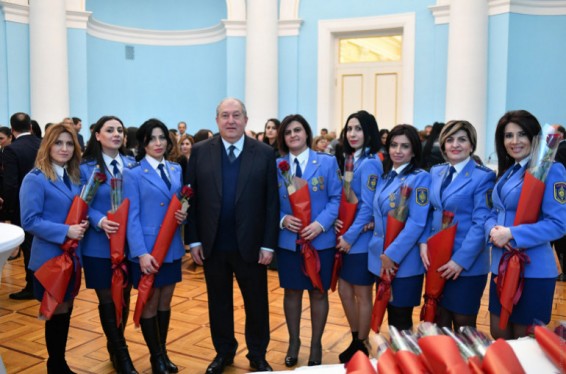Թող գարնանային տոները ուրախություն, երջանկություն ու հաջողություն բերեն բոլոր կանանց ու նրանց ընտանիքներին. Նախագահ Սարգսյանը շնորհավորել է կանանց