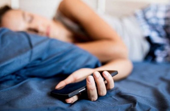 Հեռախոսը ձեռքին քնելու սովորությունը վտանգավոր է