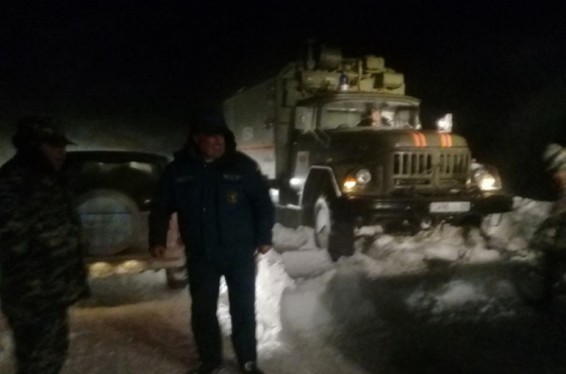 Ձնաբուք Վայոց Ձորի մարզում. փրկարարներն արգելափակումից դուրս են բերել 2 բեռնատար, 10 մարդատար մեքենա՝ 24 ուղևորով