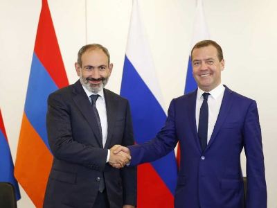 Փաշինյանը եւ Մեդվեդեւը հեռախոսազրույց են ունեցել