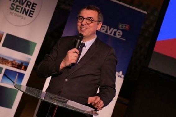 Ֆրանսիայում «մերկ» լուսանկարների պատճառով քաղաքապետը հրաժարական է տվել