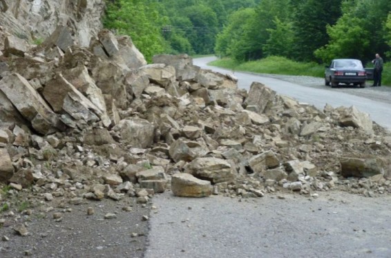 Քարաթափում Կապան քաղաքում. փրկարարները սահմանազատել են տարածքը