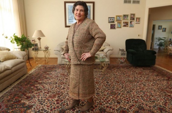 Նյու Յորքի բնակչուհին ոճային զգեստ է գործել պոլիէթիլենային տոպրակներից