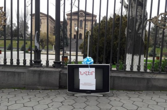 Արարատ Միրզոյանին հեռուստացույց ենք նվիրել, որ ժամանակ ունենա զբաղվելու պետության ծանր հոգսերով. Նարեկ Մանթաշյան