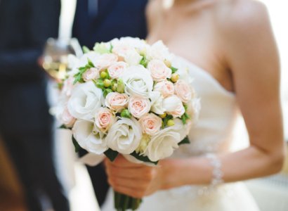 Հարսնացուն հրուրից պահանջել է փոխհատուցում էժան նվերի համար