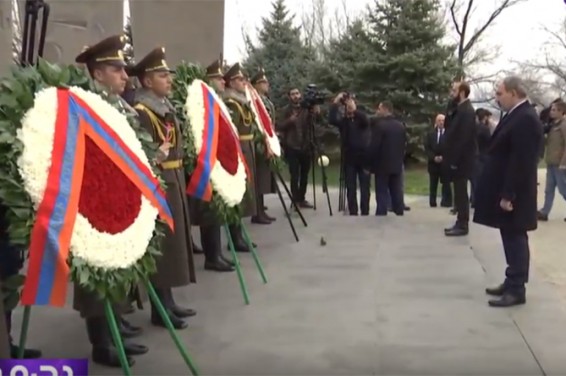 Пашинян воздал дань уважения памяти погибших в Апрельской войне 2016 года