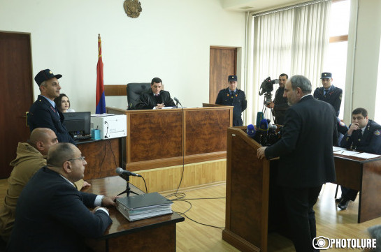 Դատավորը փաստաբանին թույլ տվեց հարցերը շարունակել, երբ Նիկոլ Փաշինյանն ասաց, որ չի առարկում. aysor.am