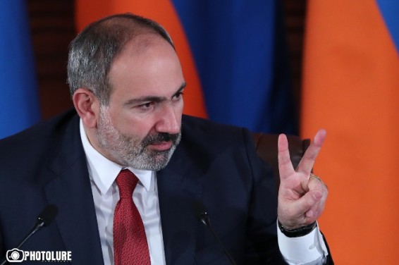 Пашинян написал стихотворение о приветствовавших его людях: 