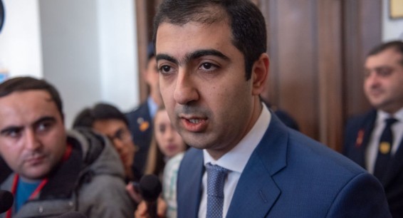 Суд по делу Кочаряна вновь отложен: экс-президент еще выступит в зале заседаний