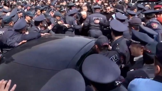 В Армении вновь перекрывают дороги: крупная акция работников «Спайки»
