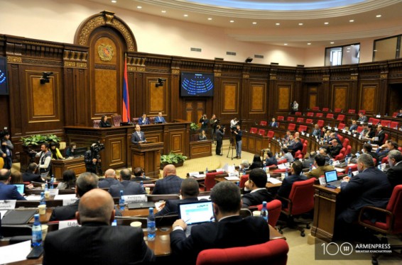 ԱԺ-ն առաջին ընթեցմամբ ընդունեց «Տոների և հիշատակի օրերի մասին», «Հարկային օրենսգրքում փոփոխություն կատարելու մասին» նախագծերը