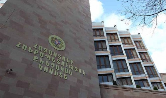 Չարենցավանում դպրոցի տնօրենը աշխատանքի չհաճախողին գրանցել է որպես հավաքարար իսկ ուսանող դստերը՝ լաբորանտ