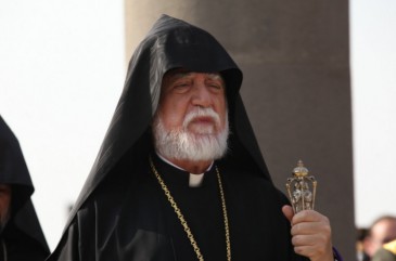 Արամ Ա-ն խոր ցավ է հայտնել Փարիզում Աստվածամոր տաճարի հրդեհի կապակցությամբ