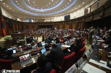 ԱԺ նիստում ՍԴ դատավորի ընտրության հարցի քննարկումն ավարտվեց․ նախասրահում մեկնարկել է գաղտնի քվեարկությունը