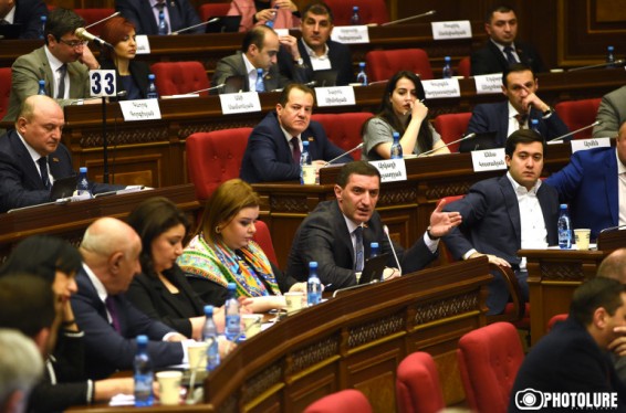 Սուս մնա հլա, ձեր չափը ճանաչեք, այլապես մեր խոսակցությունն այլ կերպ կլինի․ վիճաբանություն՝ ԱԺ «Իմ քայլը» և ԲՀԿ խմբակցությունների պատգամավորների միջև