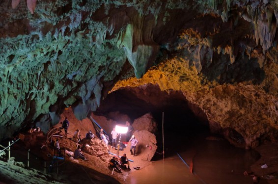 Թաիլանդում երեխաների խմբին քարանձավից փրկած բրիտանացին ինքն է թակարդվել քարանձավում