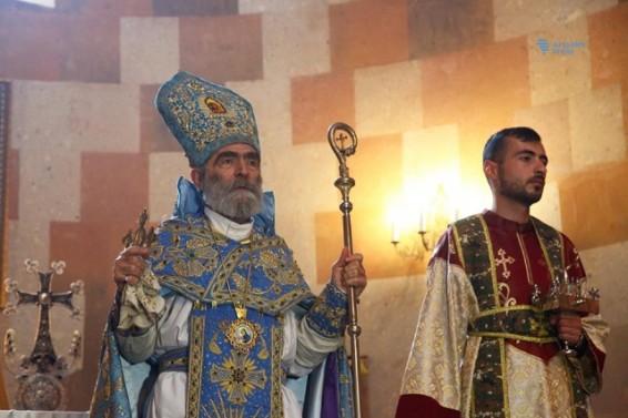 Арцах встретил Пасху церковной службой и народными гуляниями