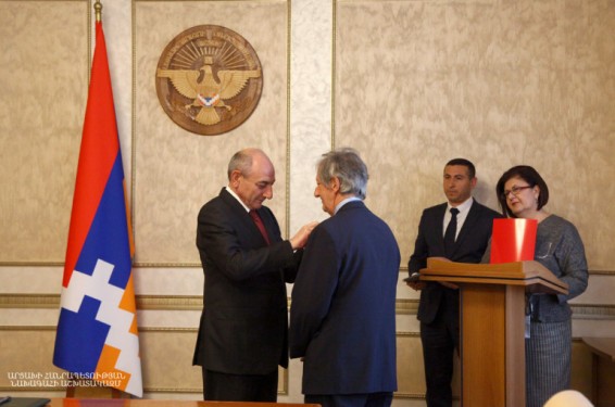 Բակո Սահակյանը «Երախտագիտություն» մեդալ է հանձնել «Ֆրանսիայի բողոքական եկեղեցու և Հայաստանի միջև համերաշխություն» կազմակերպության նախագահին