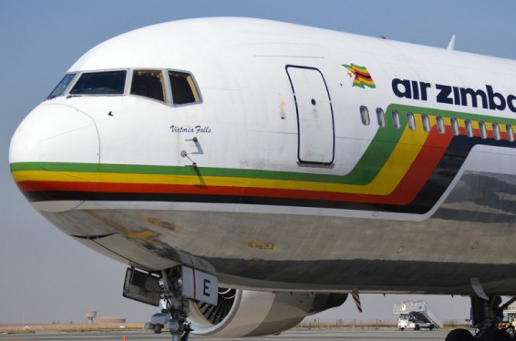 Video. ՀԱՀ-ում Boeing 767 ինքնաթիռը վայրէջք է կատարել այրվող շարժիչով