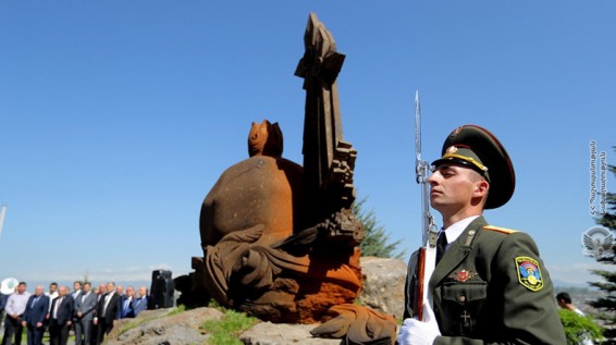 ՊՆ վարչական համալիրի տարածքում տեղադրվել է «Միասնություն» հուշակոթողը