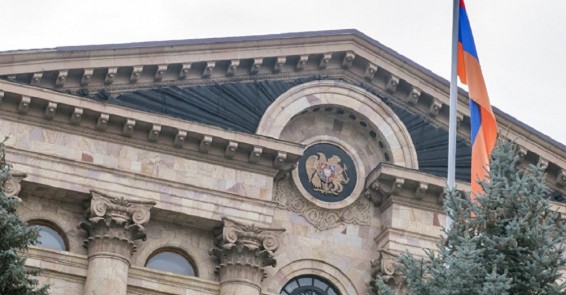 Старший специалист парламента Армении покончила с собой.