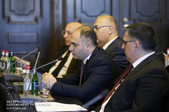 Վերջապես որոշել են հասկանալ, թե ինչու է թանկացել բենզինը. hraparak.am