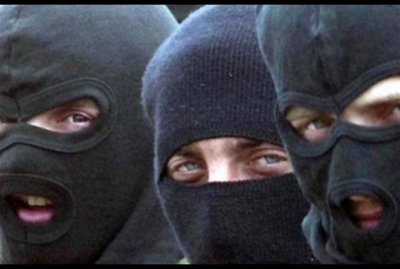 Ատրճանակով զինված ավազակային հարձակում Կոտայքում. ծեծի են ենթարկել քաղաքացուն, զենքի սպառնալիքի տակ հափշտակել խոշոր չափի գումար. Shamshyan.com