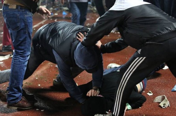 Վիճաբանություն և ծեծկռտուք Արթուր Աբրահամի տան դիմաց. վիճաբանությունից հետո Mercedes G-ի վարորդը վրաերթի է ենթարկել 3 հոգու ու դիմել փախուստի. Shamshyan.com