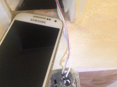 Հնարամիտ թաքստոցներ. ՔՀԿ-ներից տասնյակ հեռախոսներ, խաղաքարտեր են հայտնաբերվել