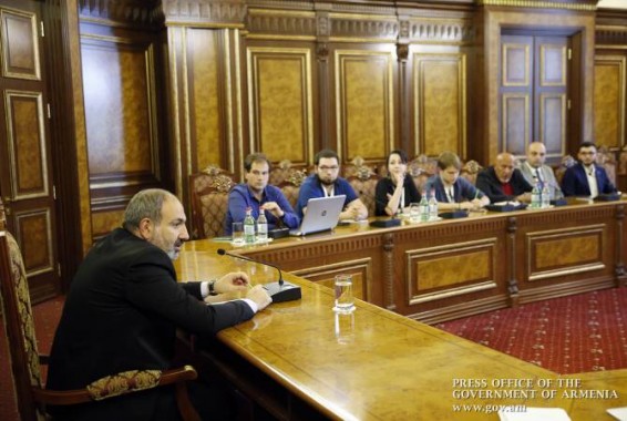 Премьер Пашинян прокомментировал представленное Бако Саакяном поручительство для изменения меры пресечения в отношении Роберта Кочаряна