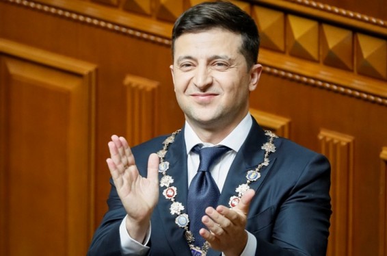 Զելենսկին երդմնակալության արարողության ժամանակ ռուսերենի է անցում կատարել՝ բարկացնելով պատգամավորներից մեկին