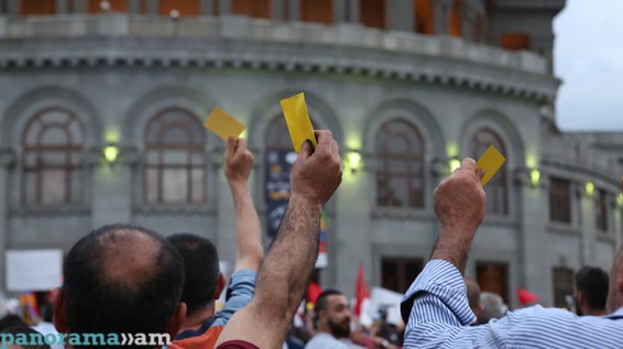 Ազատության հրապարակում իշխանություններին դեղին քարտ ցույց տվեցին