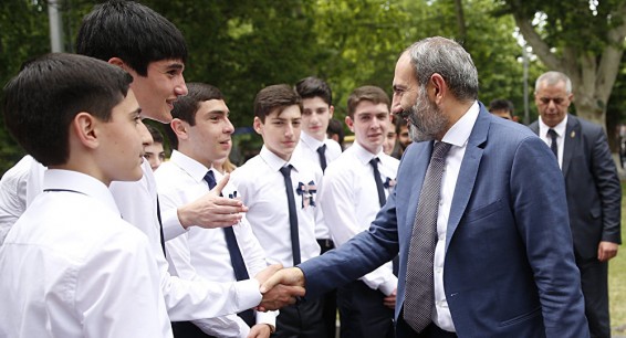 «Վերջին զանգը» կառավարական ամառանոցում. Նիկոլ Փաշինյան. ՈՒՂԻՂ