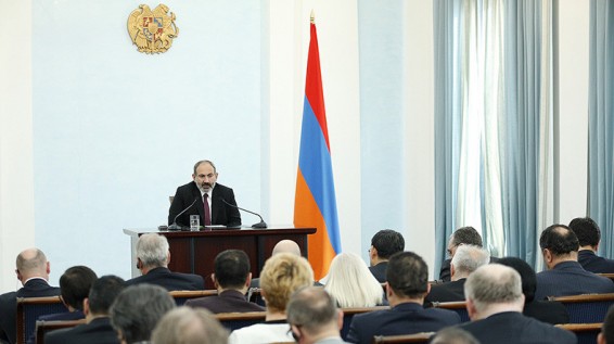 Փաշինյանը դեսպանների հետ կիսվել է մեկ տարվա արդյունքների ու մարտահրավերների տպավորություններով