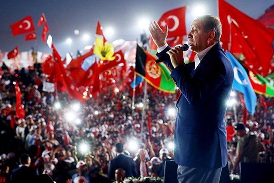 Ստամբուլում հարյուր հազարավոր մարդիկ հանրահավաքի են դուրս եկել ապստամբների դեմ