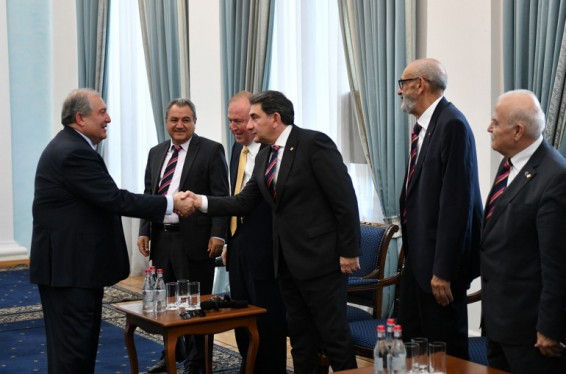 «Միասնություն՝ սպորտով». նախագահ Արմեն Սարգսյանն ընդունել է Համահայկական խաղերի համաշխարհային կոմիտեի պատվիրակությանը