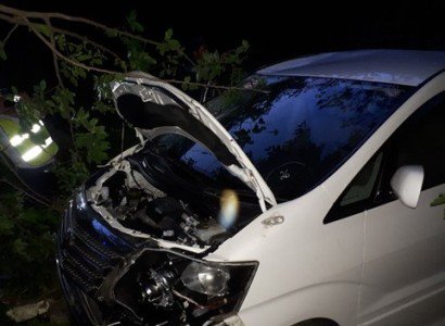 Դիլիջանի ոլորաններում «Toyota»-ն դուրս է եկել երթևեկելի հատվածից և մոտ 30 մ գլորվել ձորը